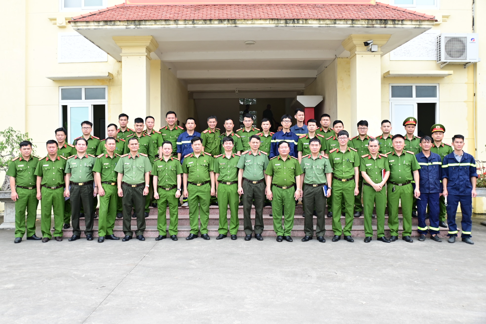 Tập huấn nghiệp vụ lái xe chuyên dụng đối với CBCS làm nhiệm vụ lái xe chữa cháy, cứu nạn cứu hộ